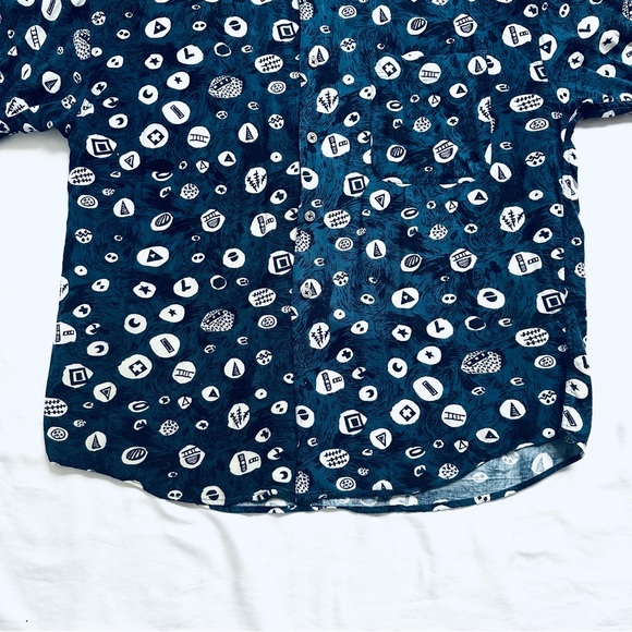 β
Vintage 90βs Structure Pattern Casual Button Down - Blue/White β
- Picture 7 of 17
